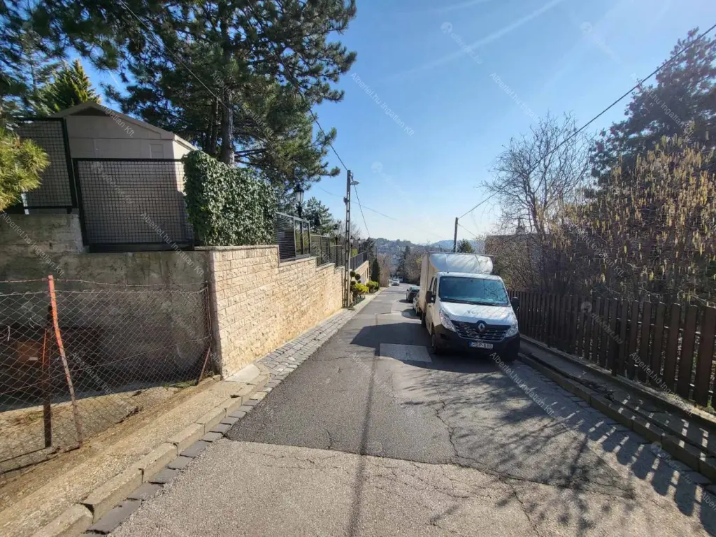 Kiadó albérlet 500000 Ft/hó áron: Budapest, II. kerület  Vöröstorony lejtő. Mérete: 100 nm, 2 szobás | Alberlet.hu - 6685216