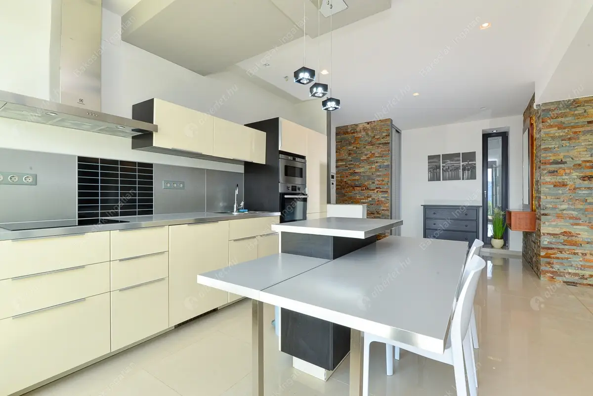 Kiadó albérlet 971000 Ft/hó áron: Budapest, II. kerület  Vöröstorony utca. Mérete: 135 nm, 4 szobás | Alberlet.hu - 5667019