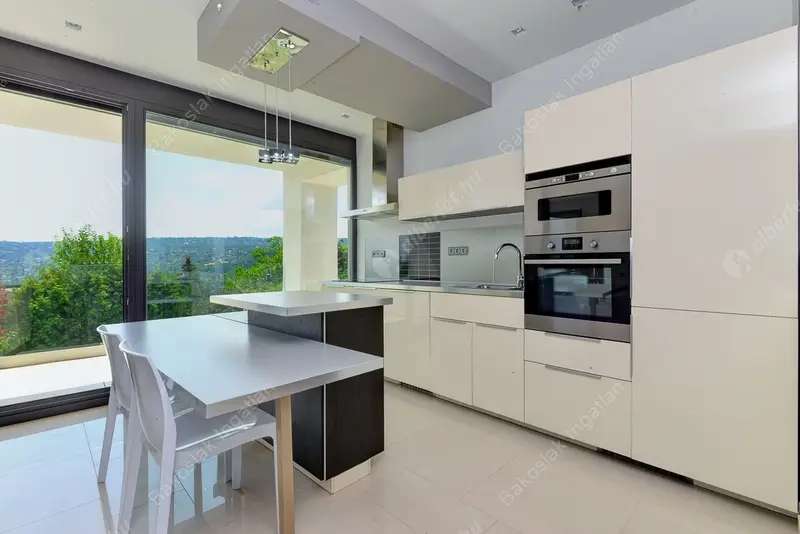 Kiadó albérlet 971000 Ft/hó áron: Budapest, II. kerület  Vöröstorony utca. Mérete: 135 nm, 4 szobás | Alberlet.hu - 6544108