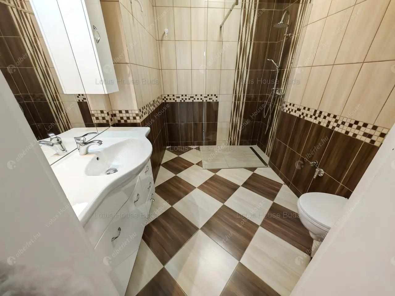 Kiadó albérlet 963000 Ft/hó áron: Budapest, II. kerület  Zöldkő utca. Mérete: 220 nm, 5 szobás | Alberlet.hu - 6604325