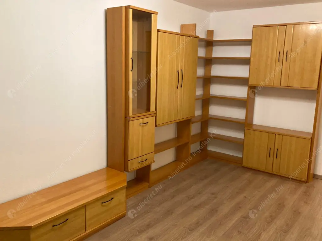 Kiadó albérlet 260000 Ft/hó áron: Budapest, III. kerület  Amfiteátrum utca. Mérete: 53 nm, 2 szobás | Alberlet.hu - 6580856