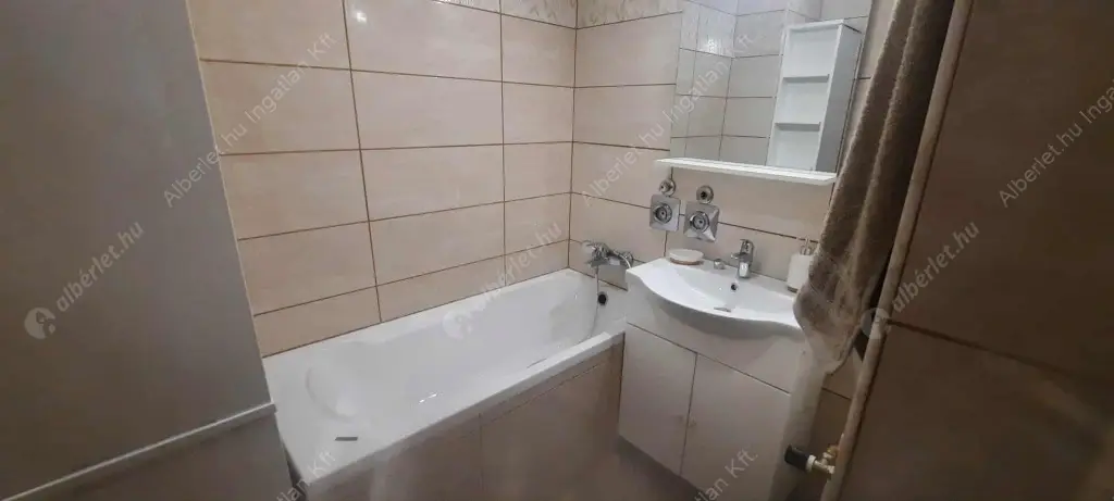Kiadó albérlet 349000 Ft/hó áron: Budapest, III. kerület  Árpád fejedelem útja. Mérete: 62 nm, 2 szobás | Alberlet.hu - 6598775