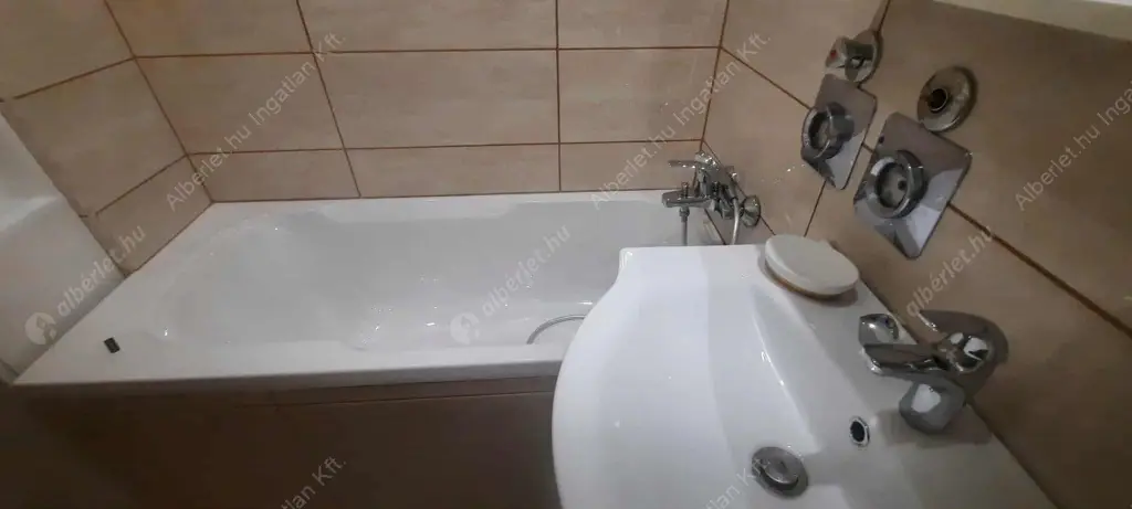 Kiadó albérlet 349000 Ft/hó áron: Budapest, III. kerület  Árpád fejedelem útja. Mérete: 62 nm, 2 szobás | Alberlet.hu - 6598776
