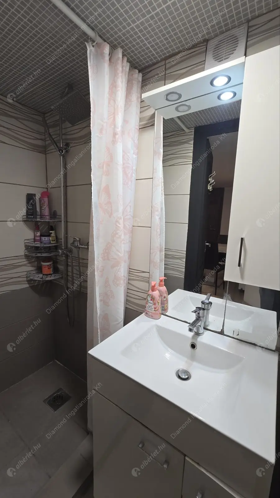 Kiadó albérlet 180000 Ft/hó áron: Budapest, III. kerület  Batthyány utca. Mérete: 43 nm, 1 szobás | Alberlet.hu - 6630948