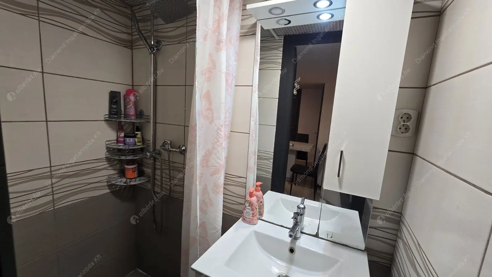 Kiadó albérlet 180000 Ft/hó áron: Budapest, III. kerület  Batthyány utca. Mérete: 43 nm, 1 szobás | Alberlet.hu - 6630949