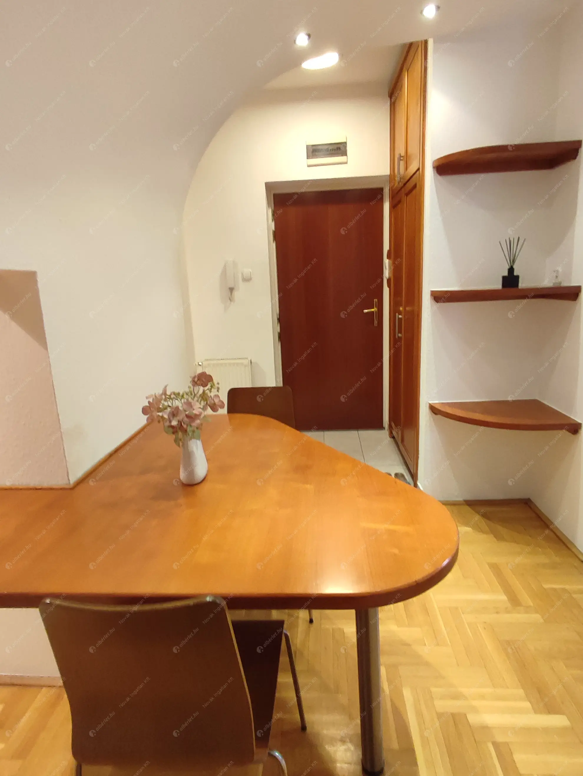 Kiadó albérlet 300000 Ft/hó áron: Budapest, III. kerület  Bécsi út. Mérete: 50 nm, 1 szobás | Alberlet.hu - 6620775