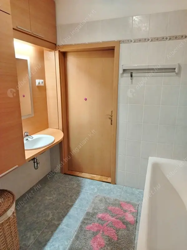 Kiadó albérlet 300000 Ft/hó áron: Budapest, III. kerület  Bécsi út. Mérete: 87 nm, 2 szobás | Alberlet.hu - 6550907