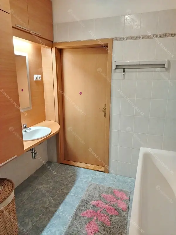 Kiadó albérlet 300000 Ft/hó áron: Budapest, III. kerület  Bécsi út. Mérete: 87 nm, 2 szobás | Alberlet.hu - 6710011