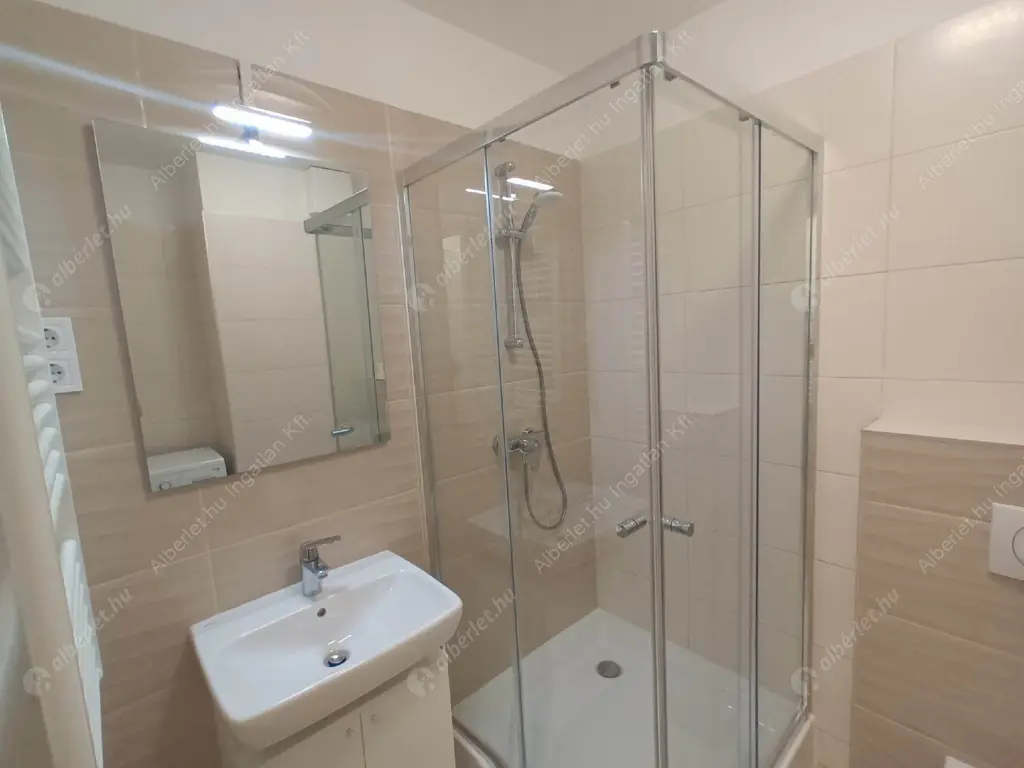 Kiadó albérlet 270000 Ft/hó áron: Budapest, III. kerület  Bogdáni út. Mérete: 30 nm, 1 szobás | Alberlet.hu - 6588229