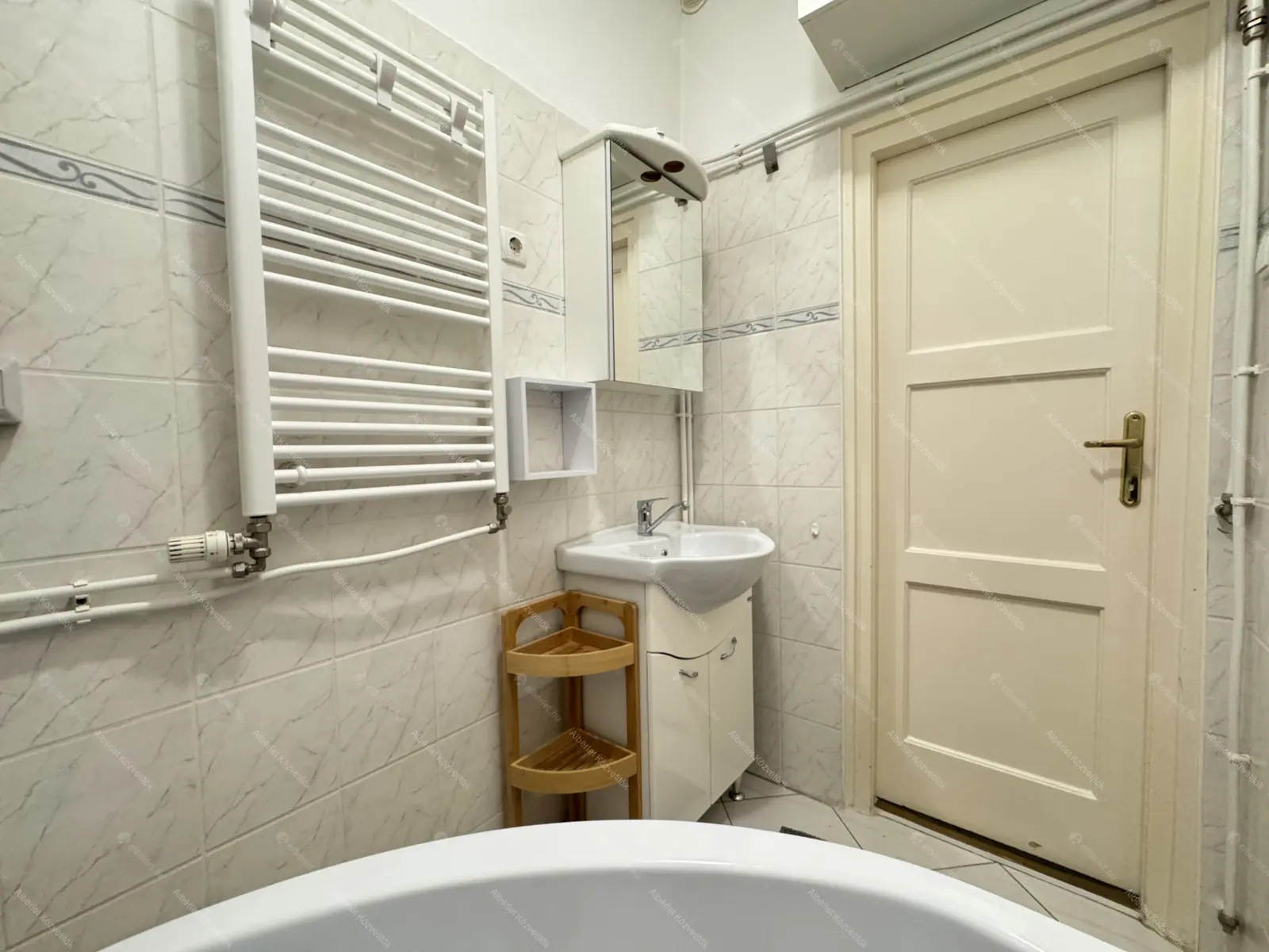 Kiadó albérlet 200000 Ft/hó áron: Budapest, III. kerület  Bogdáni út. Mérete: 34 nm, 1 szobás | Alberlet.hu - 6661808