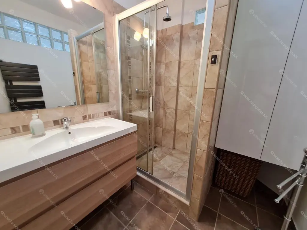 Kiadó albérlet 1199000 Ft/hó áron: Budapest, III. kerület  Éden utca. Mérete: 380 nm, 7 szobás | Alberlet.hu - 6682580