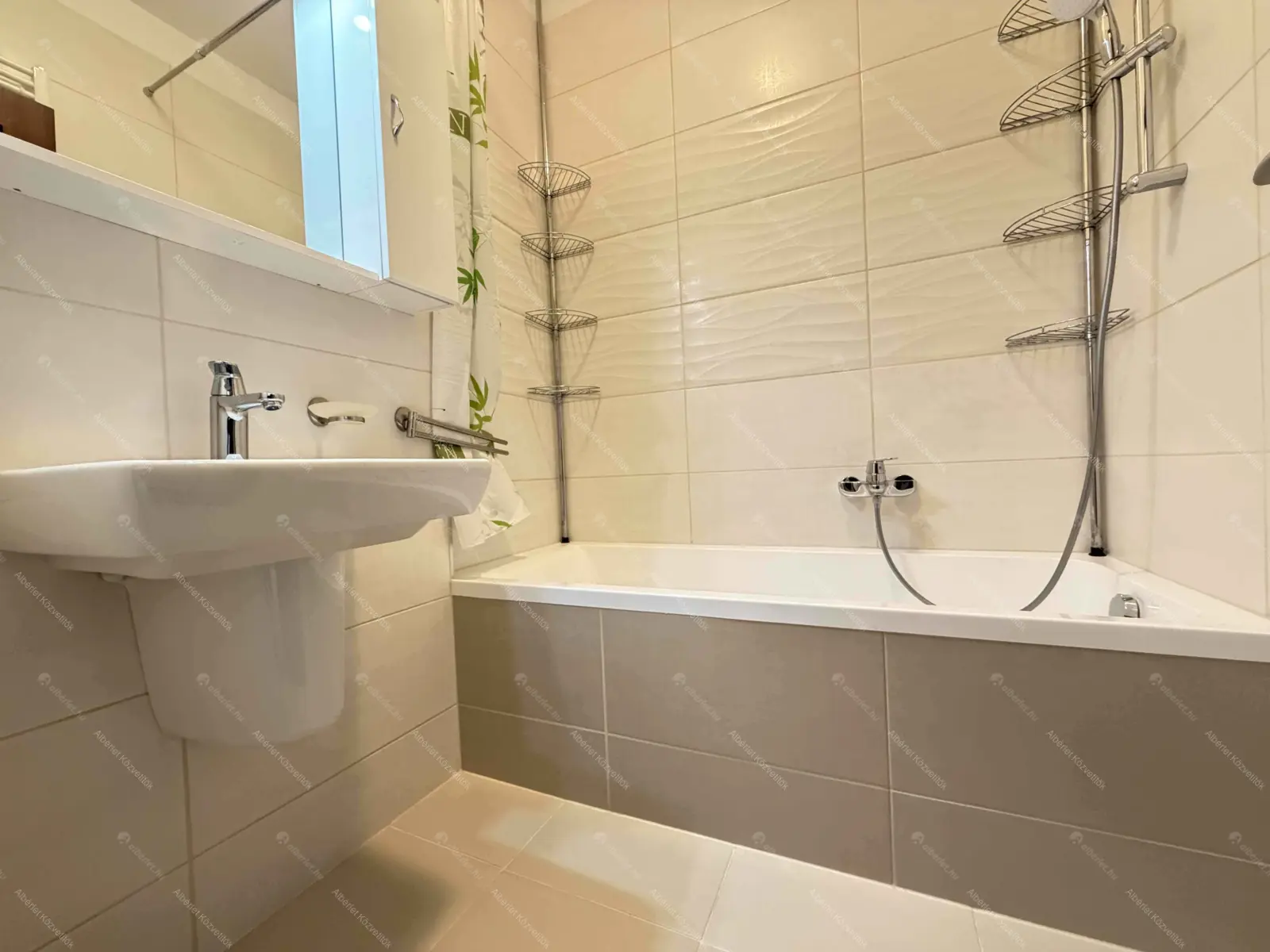 Kiadó albérlet 340000 Ft/hó áron: Budapest, III. kerület  Folyamőr utca. Mérete: 56 nm, 3 szobás | Alberlet.hu - 6674802