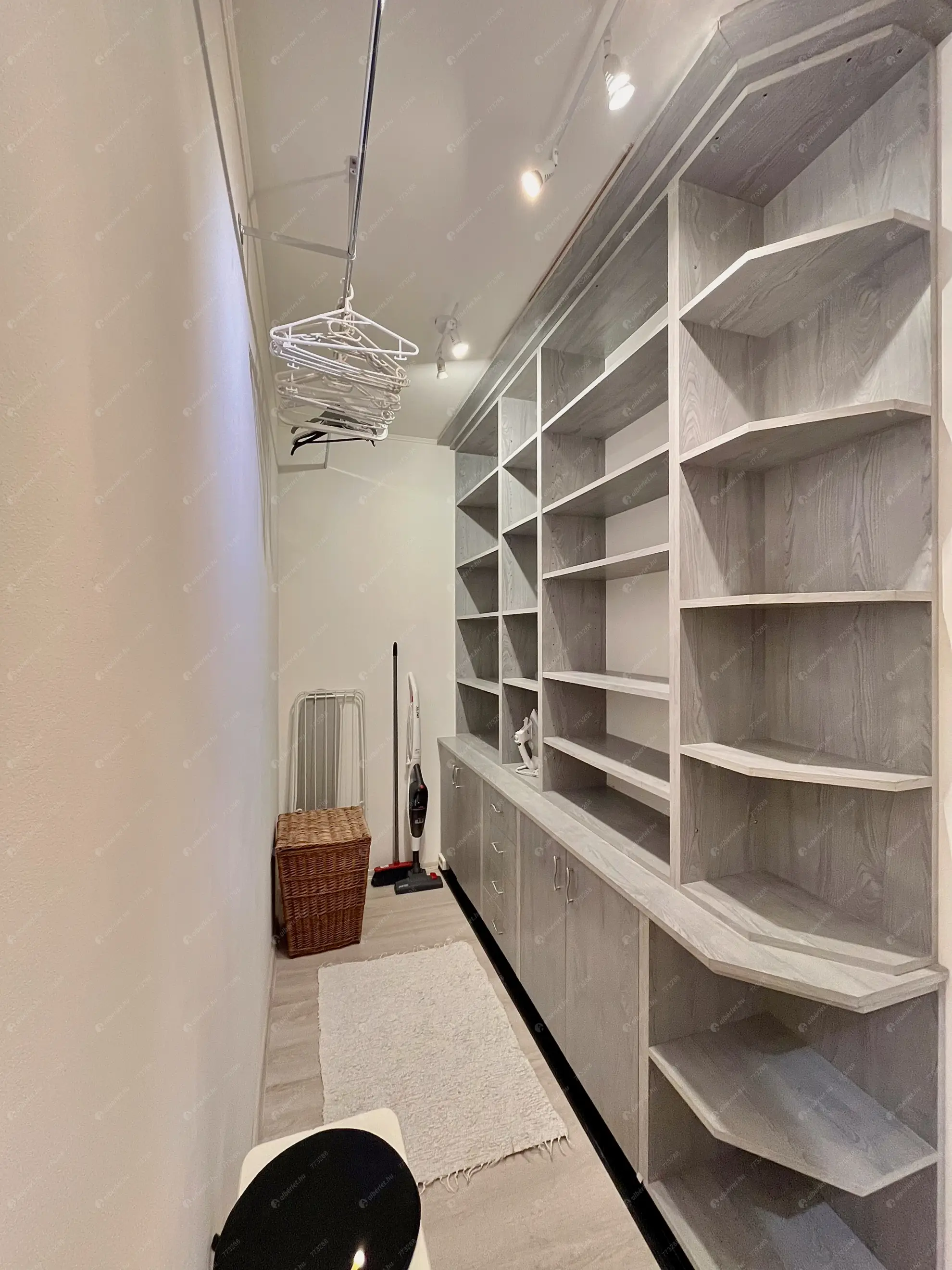 Kiadó albérlet 270000 Ft/hó áron: Budapest, III. kerület  Hadriánus utca. Mérete: 50 nm, 2 szobás | Alberlet.hu - 6628807