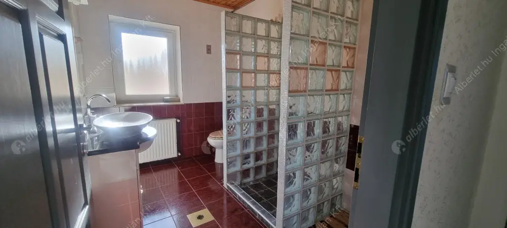 Kiadó albérlet 490000 Ft/hó áron: Budapest, III. kerület  Hegesztő utca. Mérete: 185 nm, 4 szobás | Alberlet.hu - 6517774