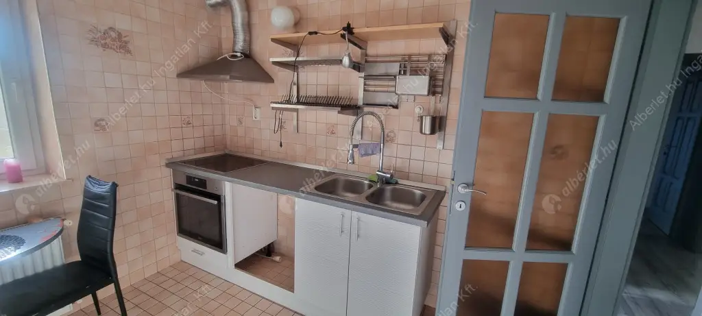 Kiadó albérlet 490000 Ft/hó áron: Budapest, III. kerület  Hegesztő utca. Mérete: 185 nm, 4 szobás | Alberlet.hu - 6615753