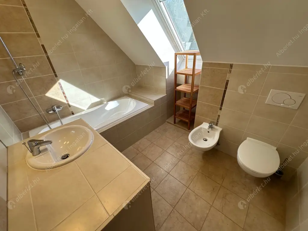 Kiadó albérlet 500000 Ft/hó áron: Budapest, III. kerület  Hegyoldal utca. Mérete: 120 nm, 4 szobás | Alberlet.hu - 6576185