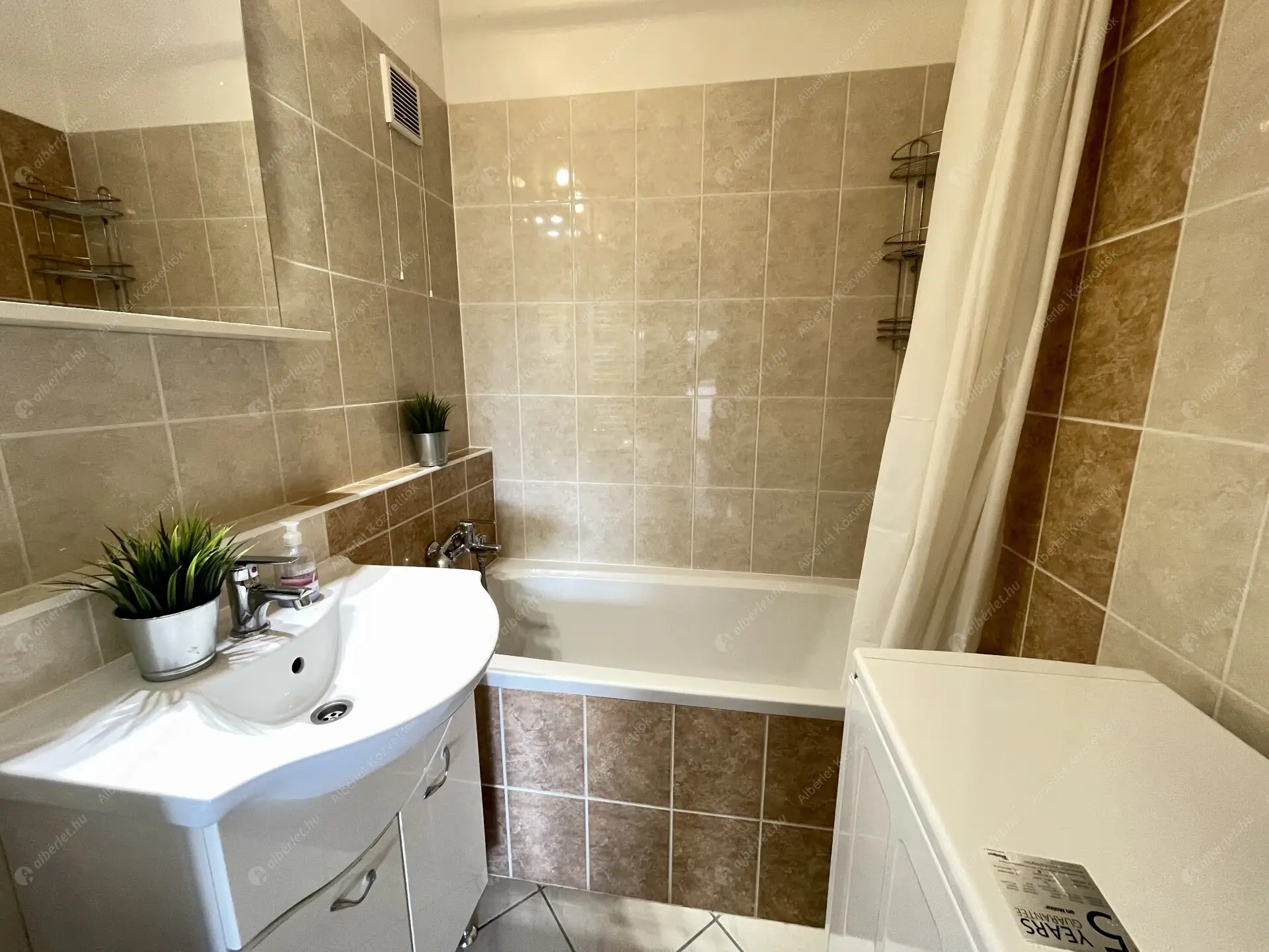 Kiadó albérlet 200000 Ft/hó áron: Budapest, III. kerület  Himző utca. Mérete: 49 nm, 2 szobás | Alberlet.hu - 6593619