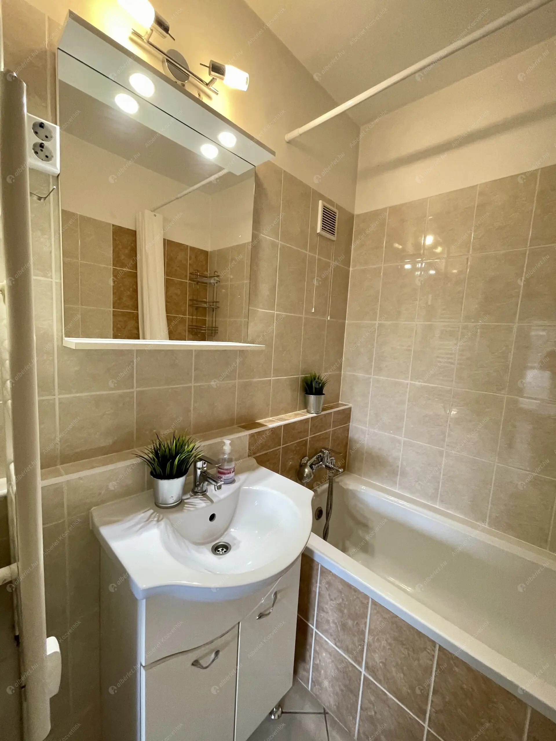 Kiadó albérlet 200000 Ft/hó áron: Budapest, III. kerület  Himző utca. Mérete: 49 nm, 2 szobás | Alberlet.hu - 6593620