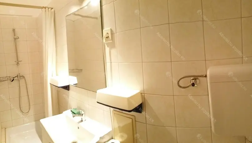 Kiadó albérlet 290000 Ft/hó áron: Budapest, III. kerület  Kecske utca. Mérete: 57 nm, 2 szobás | Alberlet.hu - 6708606