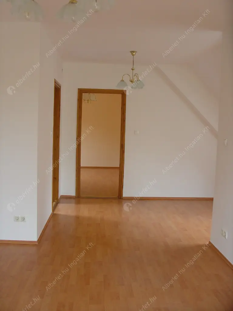 Kiadó albérlet 390000 Ft/hó áron: Budapest, III. kerület  Királyok útja. Mérete: 130 nm, 4 szobás | Alberlet.hu - 6569021