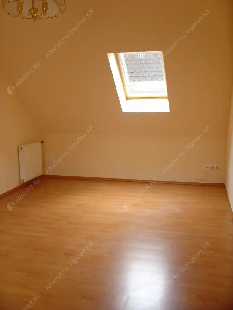 Kiadó albérlet 390000 Ft/hó áron: Budapest, III. kerület  Királyok útja. Mérete: 130 nm, 4 szobás | Alberlet.hu - 6569023