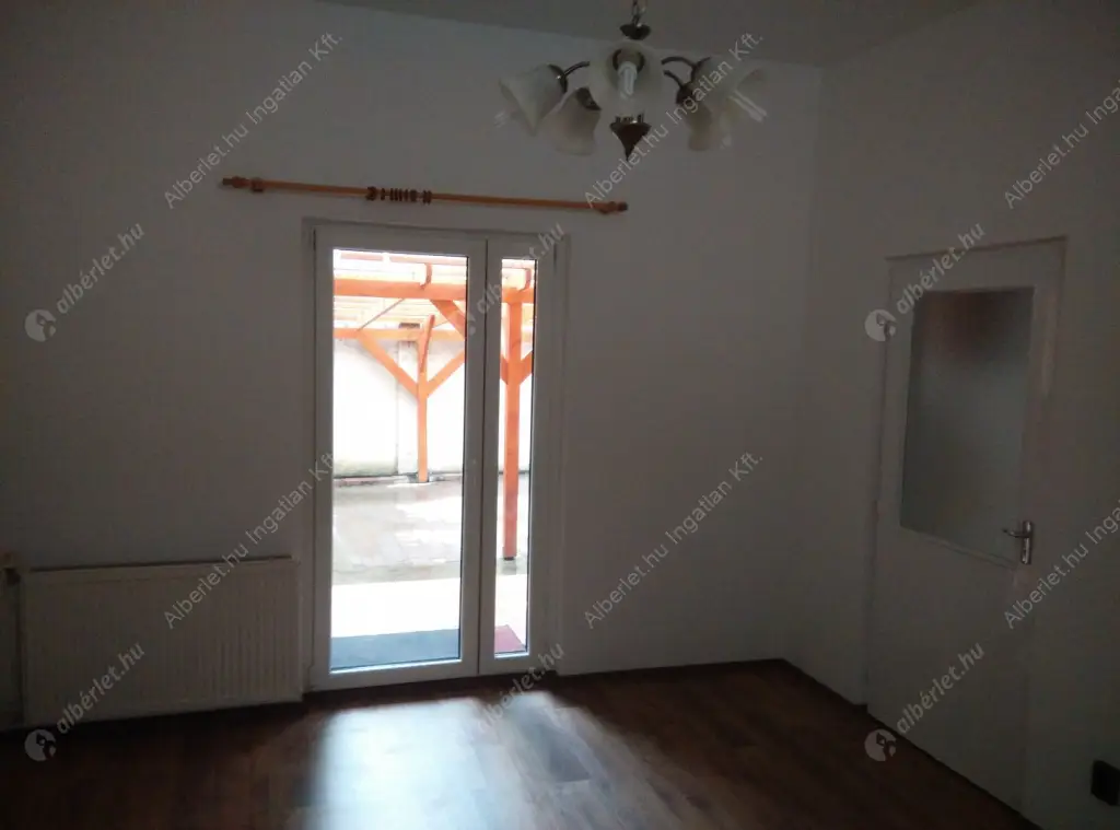 Kiadó albérlet 390000 Ft/hó áron: Budapest, III. kerület  Királyok útja. Mérete: 130 nm, 4 szobás | Alberlet.hu - 6569025