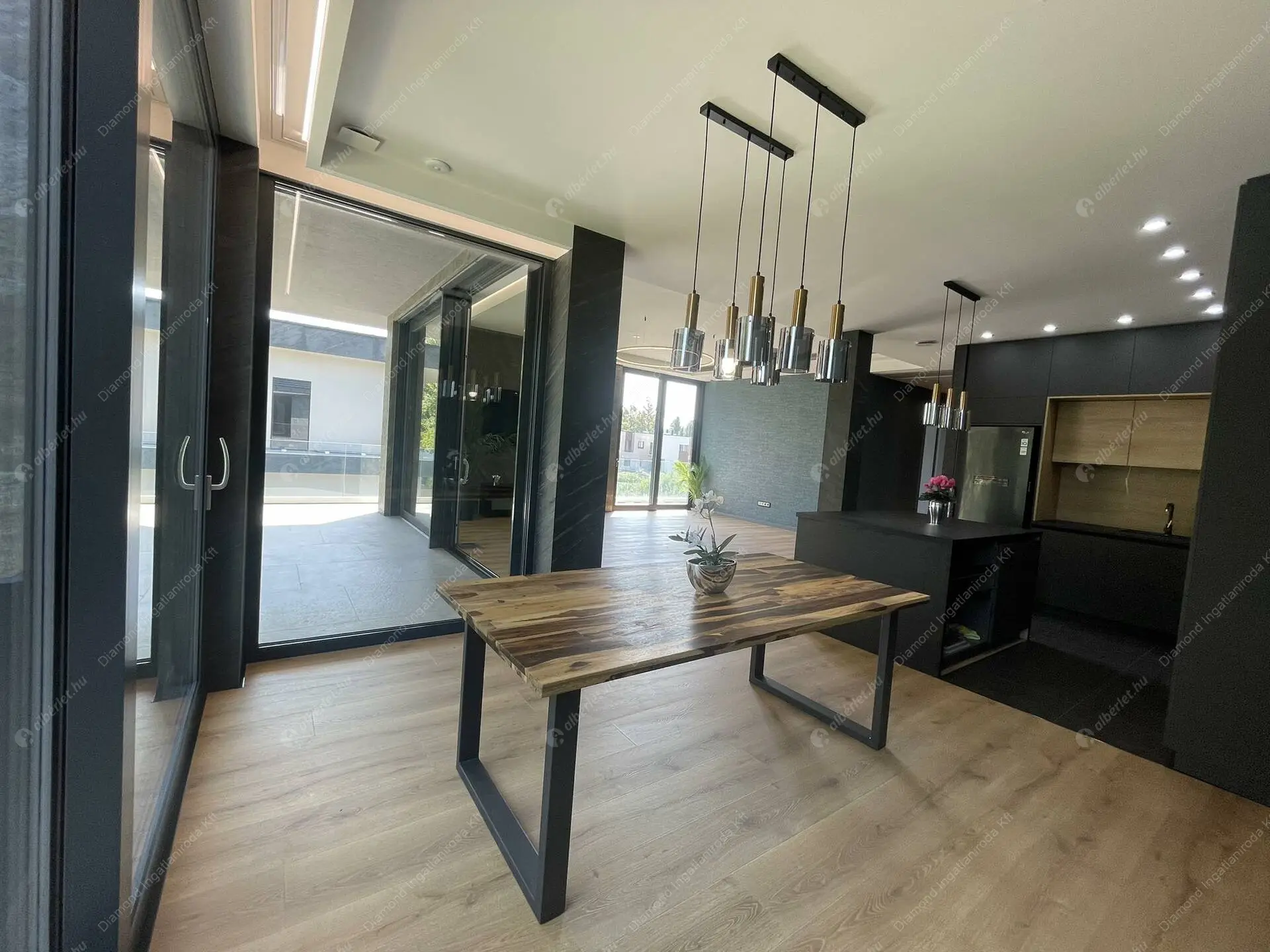 Kiadó albérlet 1669000 Ft/hó áron: Budapest, III. kerület  Királyok útja. Mérete: 250 nm, 4 szobás | Alberlet.hu - 6085590