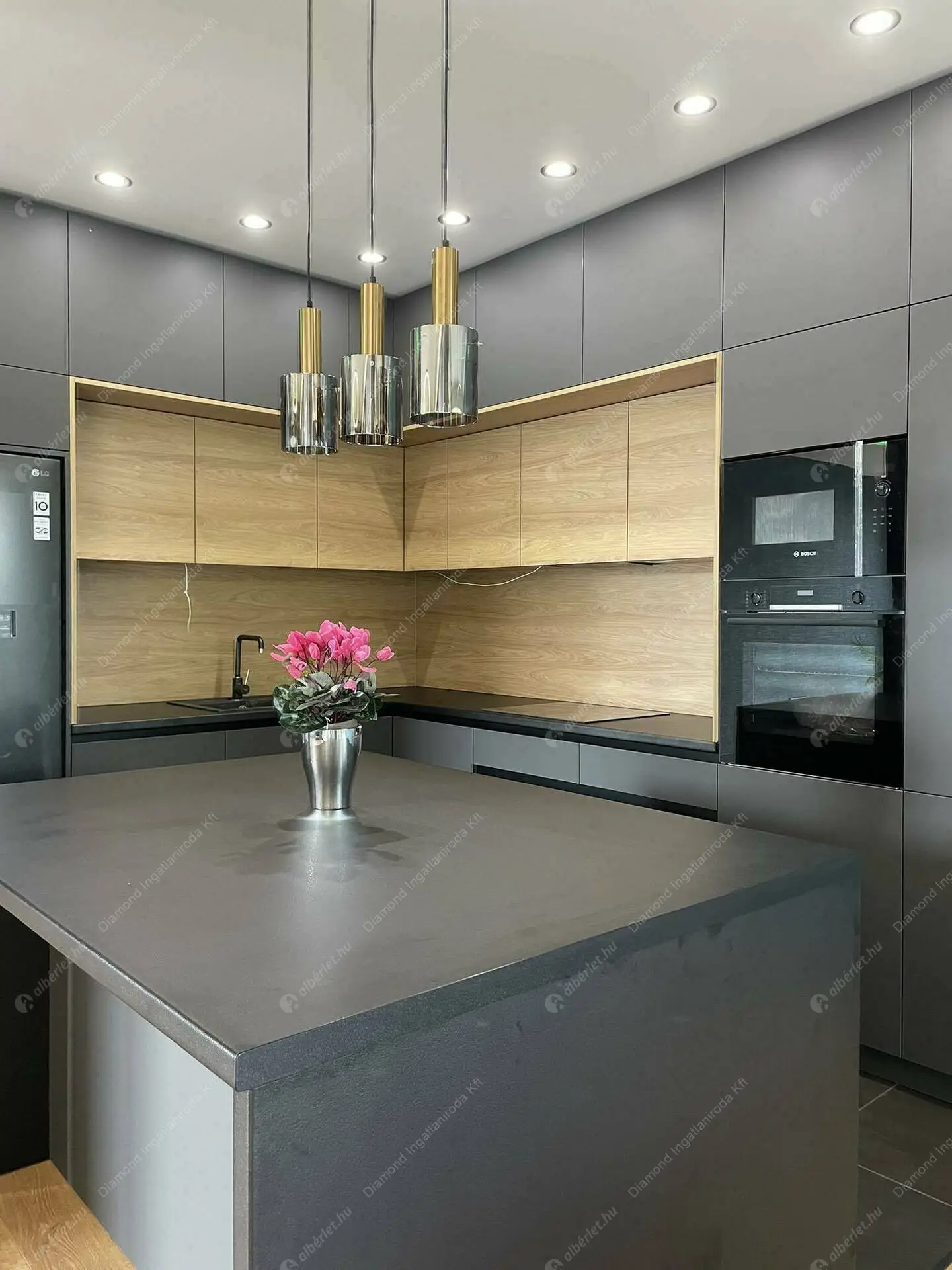 Kiadó albérlet 1669000 Ft/hó áron: Budapest, III. kerület  Királyok útja. Mérete: 250 nm, 4 szobás | Alberlet.hu - 6085592