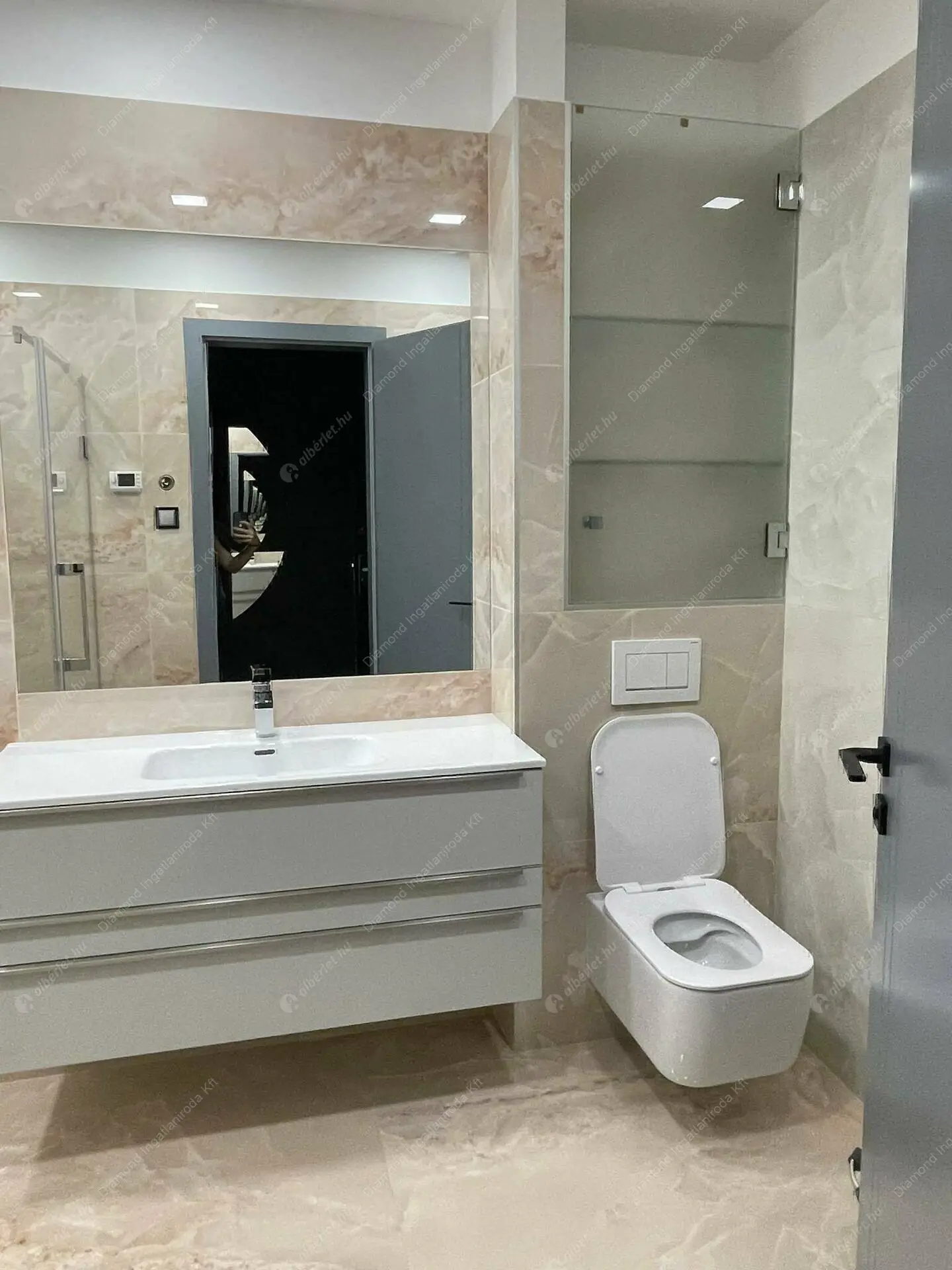 Kiadó albérlet 1669000 Ft/hó áron: Budapest, III. kerület  Királyok útja. Mérete: 250 nm, 4 szobás | Alberlet.hu - 6085594