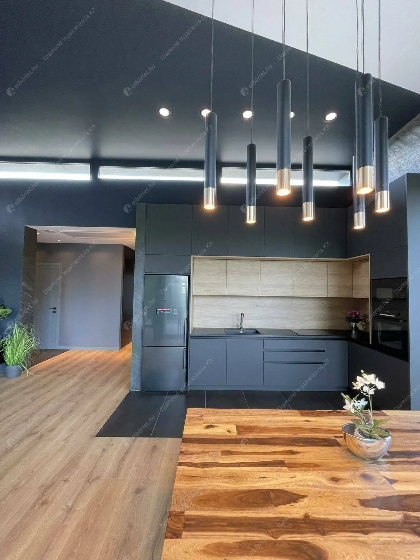 Kiadó albérlet 1669000 Ft/hó áron: Budapest, III. kerület  Királyok útja. Mérete: 250 nm, 4 szobás | Alberlet.hu - 6085595