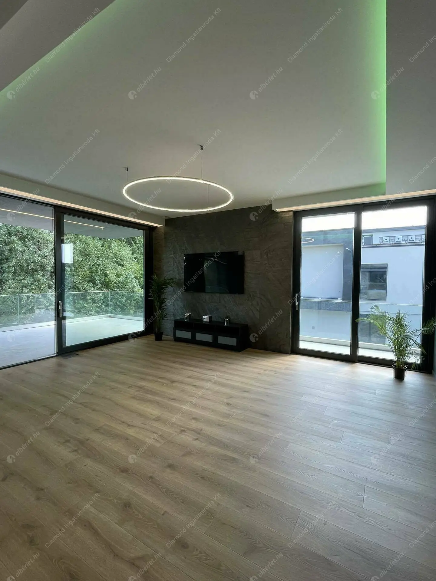 Kiadó albérlet 1669000 Ft/hó áron: Budapest, III. kerület  Királyok útja. Mérete: 250 nm, 4 szobás | Alberlet.hu - 6085596