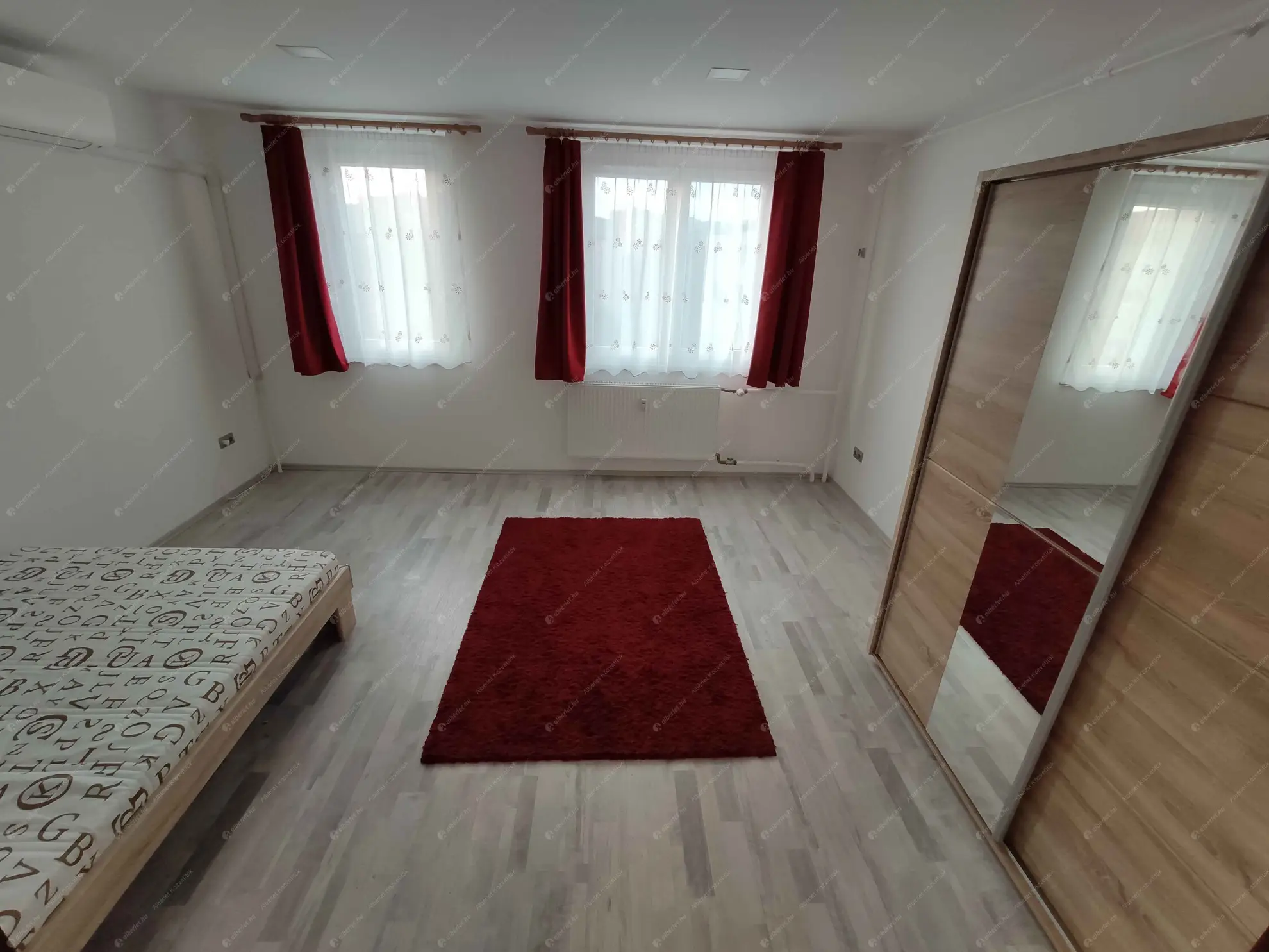 Kiadó albérlet 170000 Ft/hó áron: Budapest, III. kerület  Királyok útja. Mérete: 31 nm, 1 szobás | Alberlet.hu - 6601812