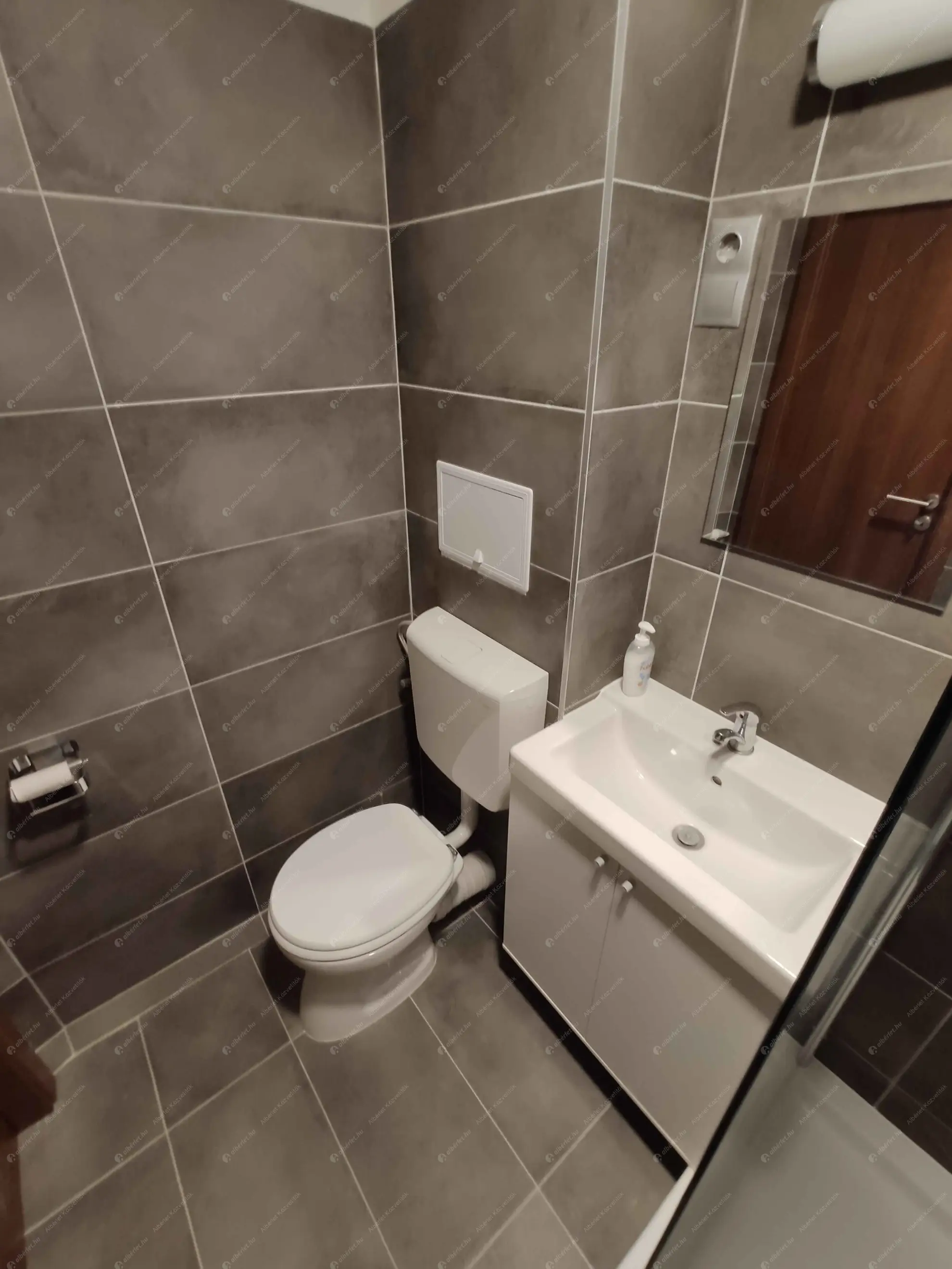 Kiadó albérlet 170000 Ft/hó áron: Budapest, III. kerület  Királyok útja. Mérete: 31 nm, 1 szobás | Alberlet.hu - 6601824