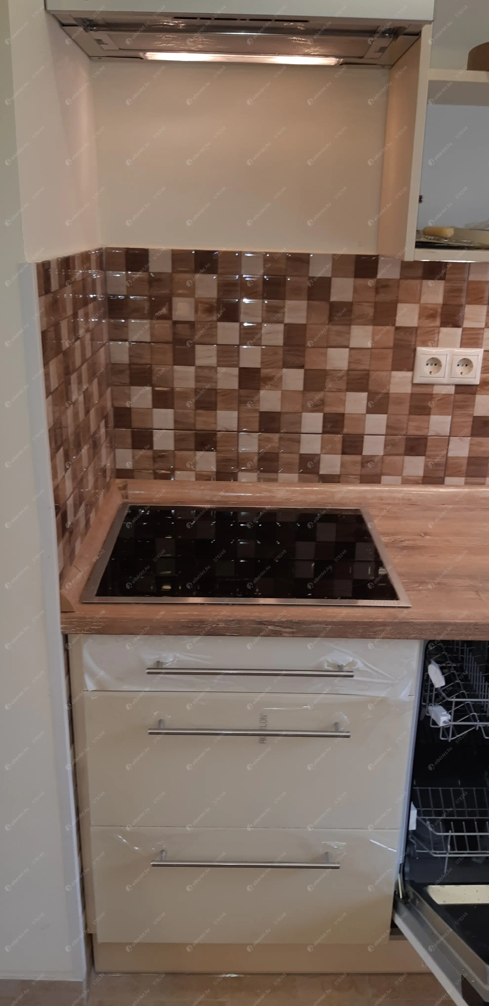 Kiadó albérlet 360000 Ft/hó áron: Budapest, III. kerület  Kiscelli köz. Mérete: 64 nm, 2 szobás | Alberlet.hu - 6579178