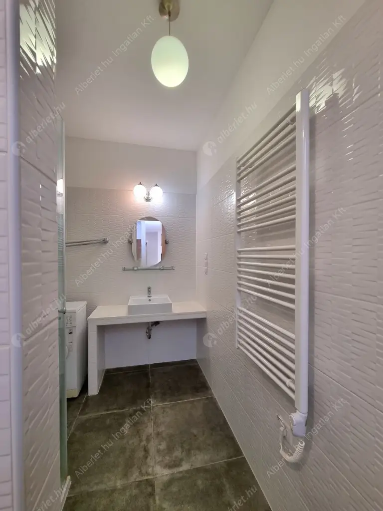 Kiadó albérlet 300000 Ft/hó áron: Budapest, III. kerület  Kocsis Sándor út. Mérete: 55 nm, 2 szobás | Alberlet.hu - 6558517