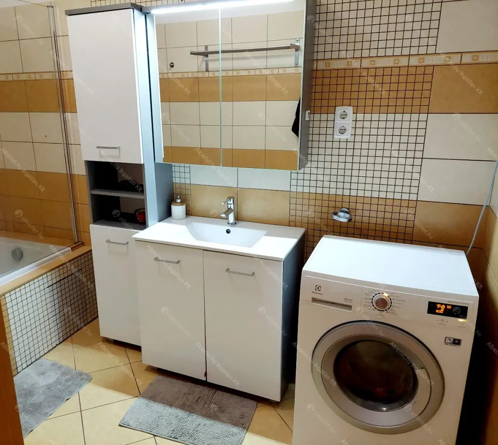 Kiadó albérlet 345000 Ft/hó áron: Budapest, III. kerület  Kunigunda útja. Mérete: 70 nm, 3 szobás | Alberlet.hu - 6686942