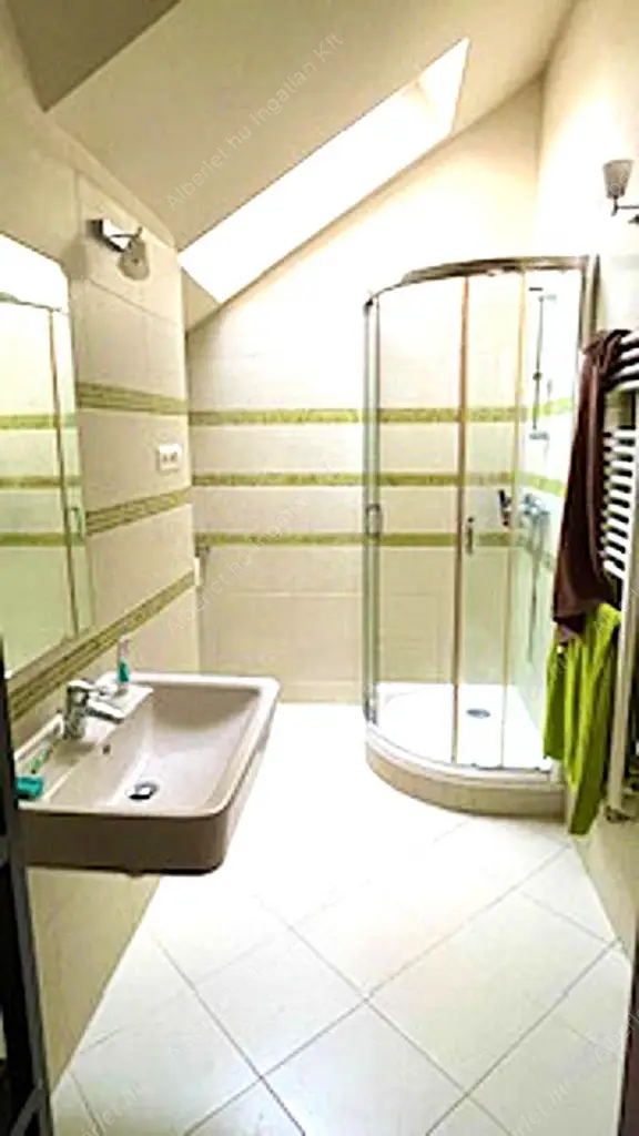 Kiadó albérlet 360000 Ft/hó áron: Budapest, III. kerület  Lajos  utca . Mérete: 98 nm, 3 szobás | Alberlet.hu - 6524925