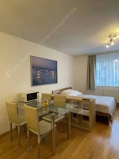 Kiadó albérlet 220000 Ft/hó áron: Budapest, III. kerület  Lajos utca. Mérete: 35 nm, 1 szobás | Alberlet.hu - 6638503