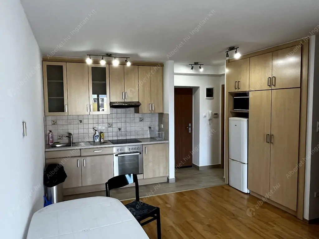 Kiadó albérlet 325000 Ft/hó áron: Budapest, III. kerület  Lajos utca. Mérete: 44 nm, 2 szobás | Alberlet.hu - 6569405