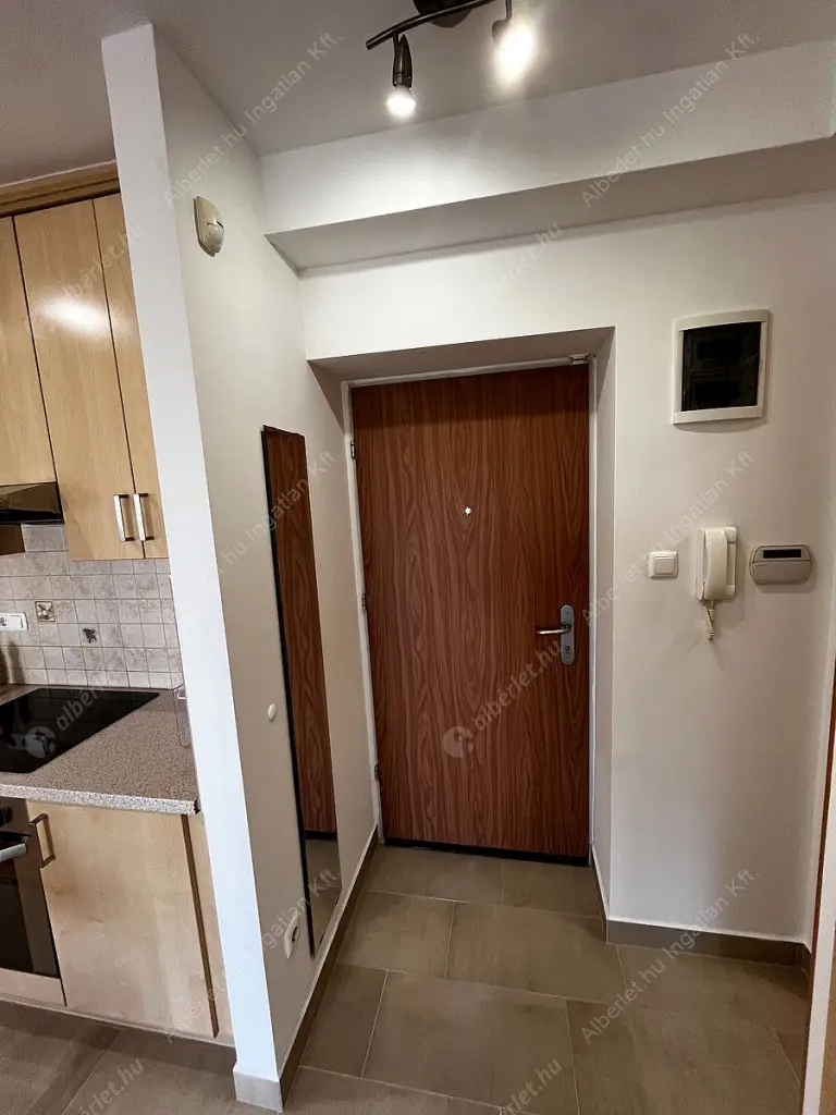 Kiadó albérlet 325000 Ft/hó áron: Budapest, III. kerület  Lajos utca. Mérete: 44 nm, 2 szobás | Alberlet.hu - 6569412