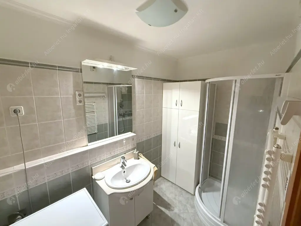 Kiadó albérlet 300000 Ft/hó áron: Budapest, III. kerület  Lajos utca. Mérete: 49 nm, 1 szobás | Alberlet.hu - 6618200