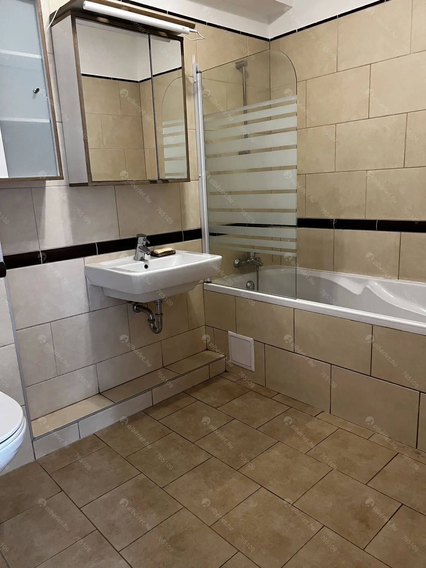 Kiadó albérlet 390000 Ft/hó áron: Budapest, III. kerület  Lajos utca. Mérete: 78 nm, 3 szobás | Alberlet.hu - 6494810