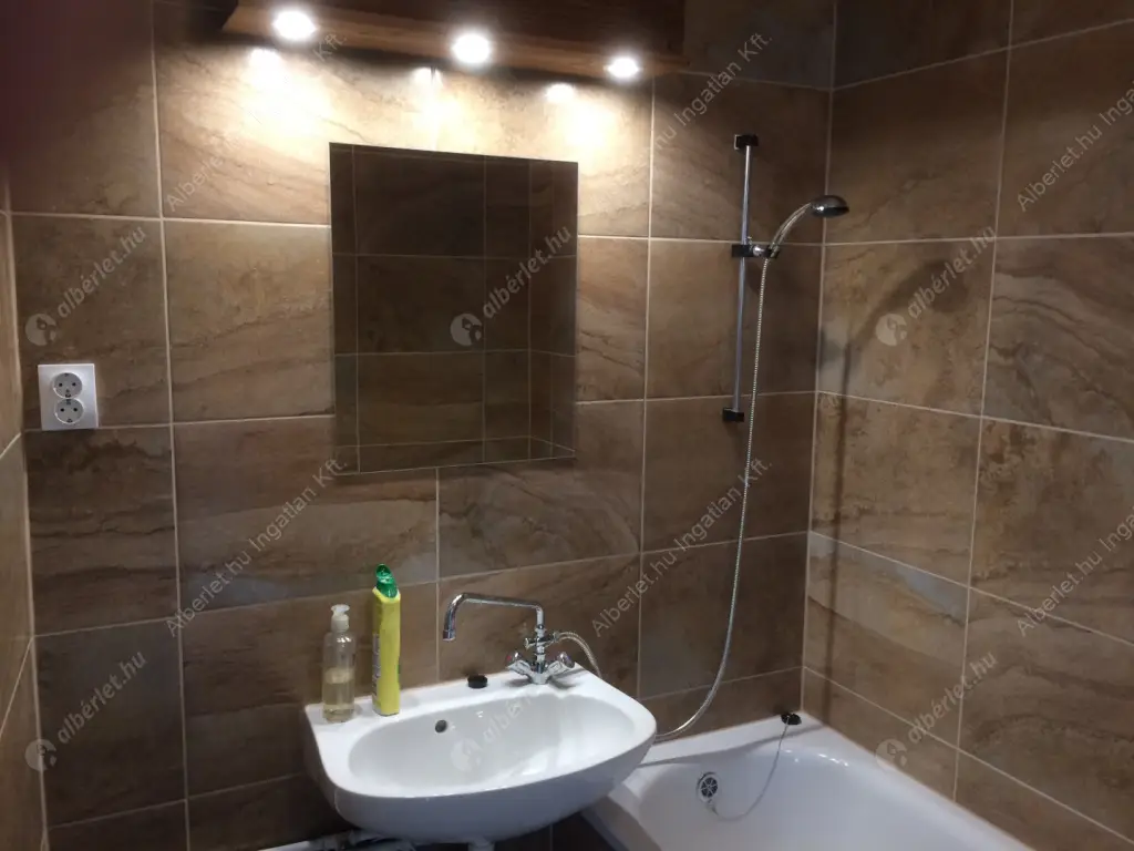 Kiadó albérlet 170000 Ft/hó áron: Budapest, III. kerület  Õszike utca. Mérete: 36 nm, 1 szobás | Alberlet.hu - 6603179