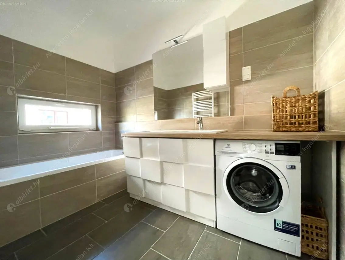 Kiadó albérlet 330000 Ft/hó áron: Budapest, III. kerület  Pusztakúti út. Mérete: 52 nm, 2 szobás | Alberlet.hu - 6546935