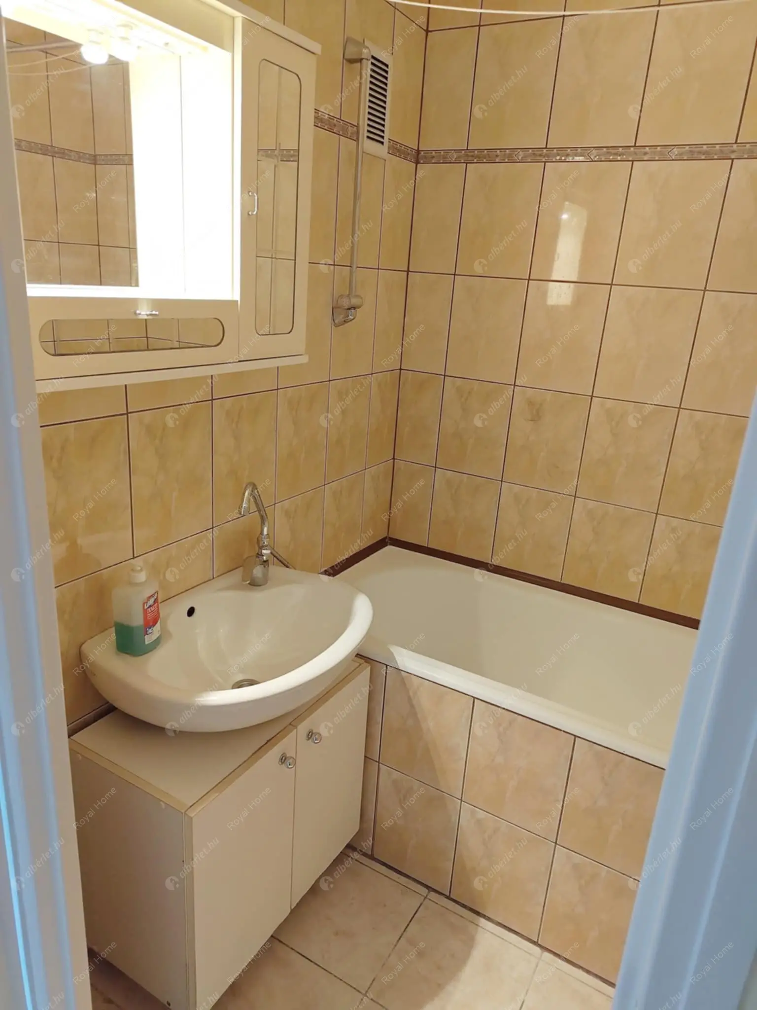 Kiadó albérlet 209000 Ft/hó áron: Budapest, III. kerület  Raktár utca. Mérete: 53 nm, 2 szobás | Alberlet.hu - 6577206