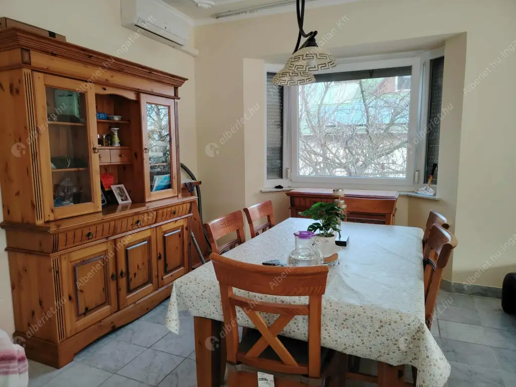 Kiadó albérlet 1400000 Ft/hó áron: Budapest, III. kerület  Remetehegyi út. Mérete: 240 nm, 8 szobás | Alberlet.hu - 6586318