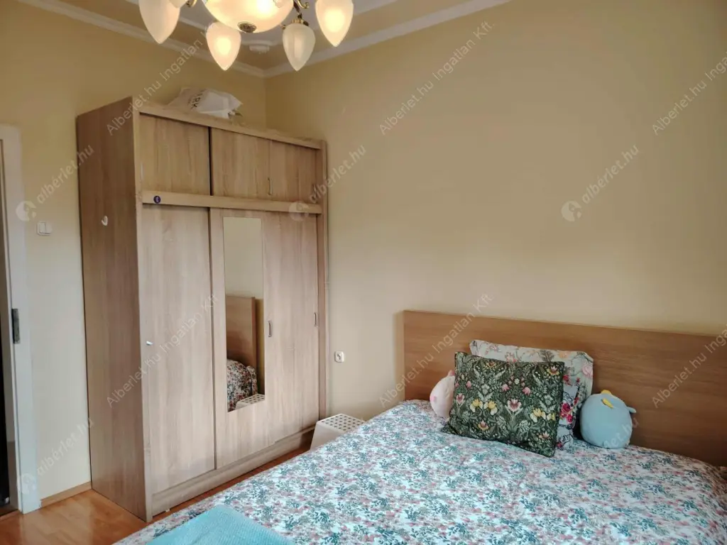 Kiadó albérlet 1400000 Ft/hó áron: Budapest, III. kerület  Remetehegyi út. Mérete: 240 nm, 8 szobás | Alberlet.hu - 6586321