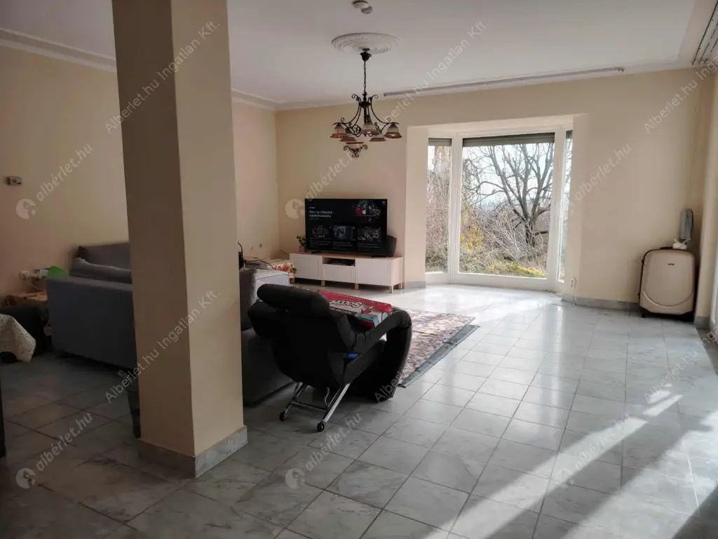 Kiadó albérlet 1400000 Ft/hó áron: Budapest, III. kerület  Remetehegyi út. Mérete: 240 nm, 8 szobás | Alberlet.hu - 6586323