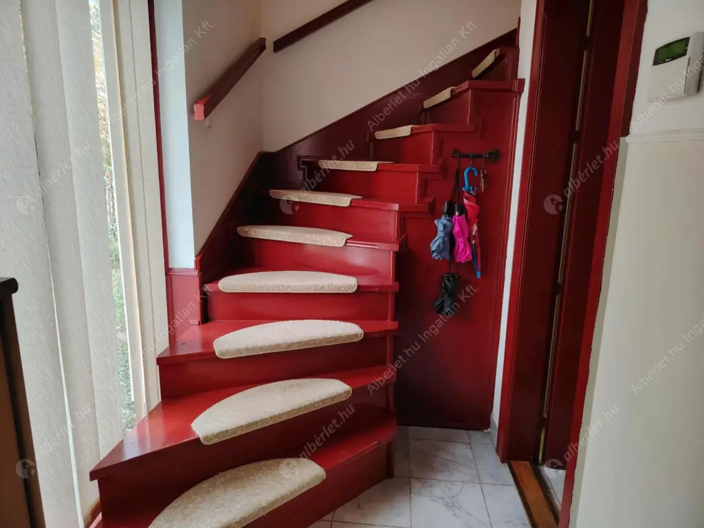 Kiadó albérlet 1400000 Ft/hó áron: Budapest, III. kerület  Remetehegyi út. Mérete: 240 nm, 8 szobás | Alberlet.hu - 6586330