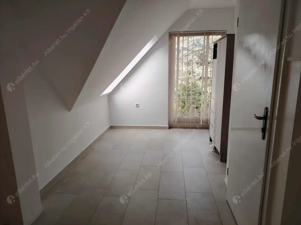 Kiadó albérlet 1400000 Ft/hó áron: Budapest, III. kerület  Remetehegyi út. Mérete: 240 nm, 8 szobás | Alberlet.hu - 6586337